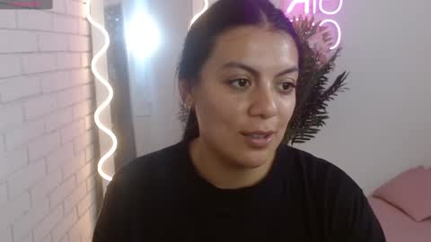 Carolina  online show from February 7, 2025, 5:51 pm