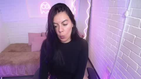 Carolina  online show from October 10, 2025, 6:51 pm