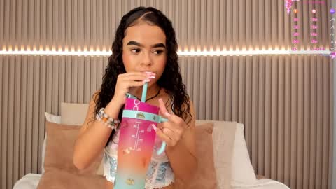 coralineross_ online show from January 31, 2025, 11:03 am