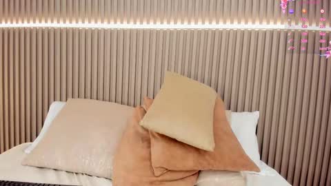 coralineross_ online show from March 4, 2025, 5:24 pm