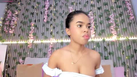 coralineross_ online show from October 30, 2025, 11:11 am