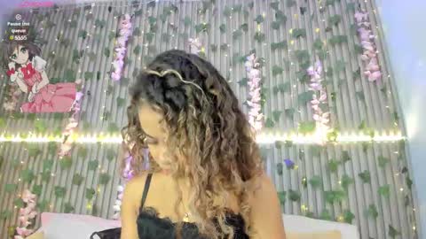 coralineross_ online show from November 5, 2025, 10:59 am