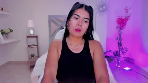 Snapshot of corina_white chatting on March 5, 2025, 6:12 pm Corina White online show from March 5, 2025, 6:12 pm
