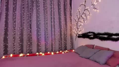 Snapshot of cosmic_girll chatting on January 4, 2025, 7:55 pm Alice online show from January 4, 2025, 7:55 pm