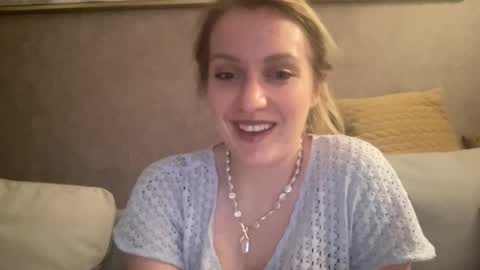 cosmo_blondiee online show from September 27, 2025, 7:08 pm