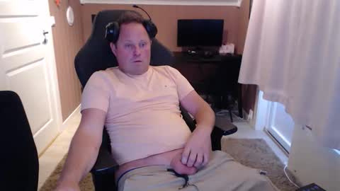 couple3845 online show from October 17, 2025, 11:46 am