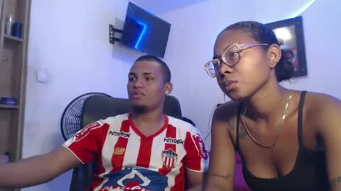 couple_hot0240129 online show from December 5, 2025, 3:09 pm