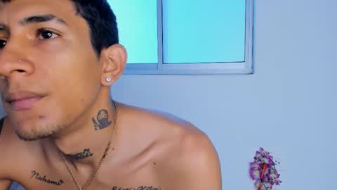 Snapshot of couple_no_limits22 chatting on December 2, 2025, 3:18 pm couple_no_limits22 online show from December 2, 2025, 3:18 pm