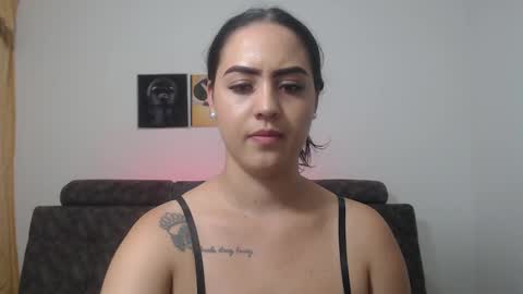  ALEJANDRO Y EMILY  online show from February 28, 2025, 11:01 pm