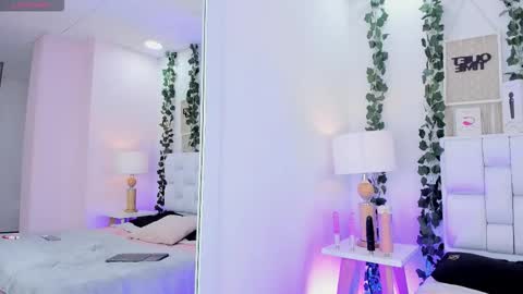 lola y juan online show from November 19, 2025, 4:12 am