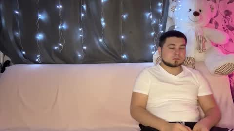 Emily  Ryan online show from December 4, 2025, 8:39 pm