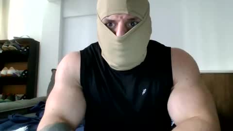 Snapshot of couplemuscle40 chatting on September 10, 2025, 12:16 pm couplemuscle40 online show from September 10, 2025, 12:16 pm