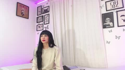 Snapshot of coupsextop chatting on December 18, 2024, 4:42 am Juli and Liam online show from December 18, 2024, 4:42 am