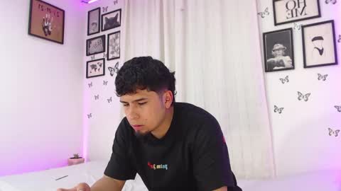 Snapshot of coupsextop chatting on December 18, 2024, 7:47 am Juli and Liam online show from December 18, 2024, 7:47 am