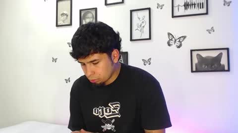 Snapshot of coupsextop chatting on January 4, 2025, 4:44 am Juli and Liam online show from January 4, 2025, 4:44 am