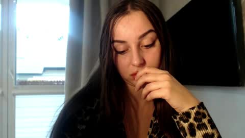 Snapshot of courtney_lux chatting on October 16, 2025, 2:29 pm Courtney online show from October 16, 2025, 2:29 pm