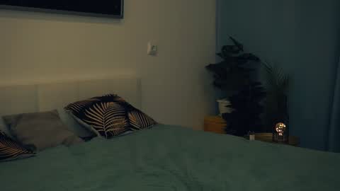 Yui online show from February 2, 2025, 1:19 pm