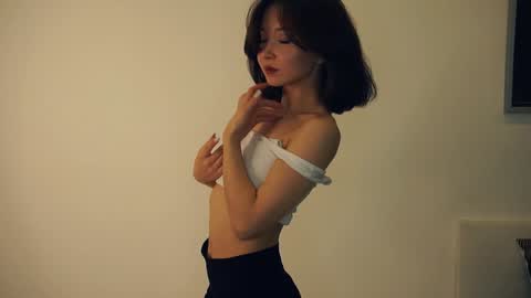 Yui online show from February 6, 2025, 1:21 pm