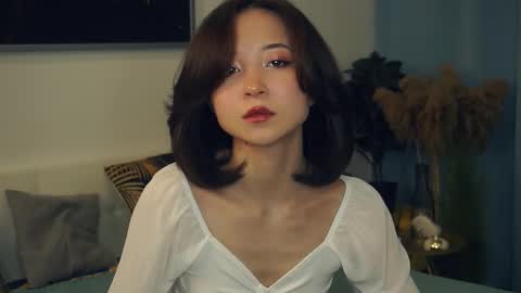 Yui online show from March 1, 2025, 7:41 am