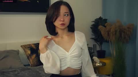 Yui online show from March 6, 2025, 7:57 am