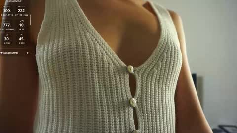 Yui online show from October 24, 2025, 7:27 am