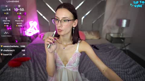 Snapshot of cozymell chatting on February 6, 2025, 10:48 am cozymell online show from February 6, 2025, 10:48 am