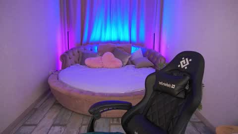 Snapshot of cozymell chatting on November 27, 2025, 2:52 pm cozymell online show from November 27, 2025, 2:52 pm