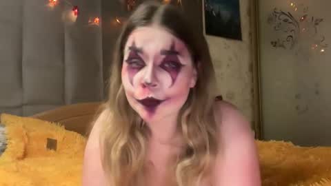 Snapshot of crave_elise chatting on October 31, 2025, 9:49 pm Elise online show from October 31, 2025, 9:49 pm