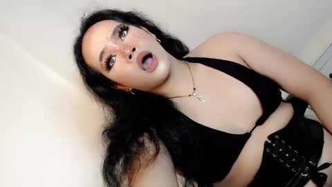 Snapshot of crazy_vixen chatting on January 17, 2025, 7:05 pm Hot Ayisha online show from January 17, 2025, 7:05 pm
