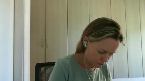 Anny online show from February 17, 2025, 10:51 am