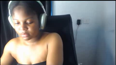 Snapshot of creamy_juicypussy chatting on October 1, 2025, 8:20 am Lady jasmine online show from October 1, 2025, 8:20 am