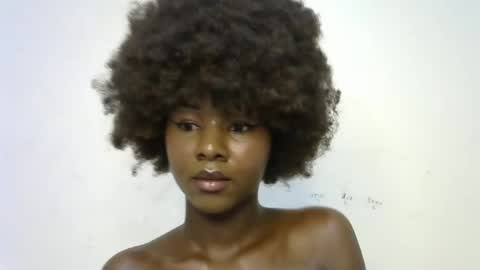 Snapshot of creamybabee chatting on January 12, 2025, 1:05 pm queen online show from January 12, 2025, 1:05 pm