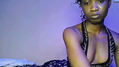 creamyxsugar online show from December 3, 2025, 7:49 am