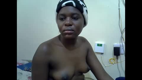 Snapshot of creamyypussyy chatting on October 3, 2025, 7:38 am creamyypussyy online show from October 3, 2025, 7:38 am