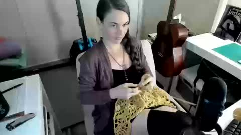 Snapshot of creature_marie chatting on October 12, 2025, 1:37 am Creature Marie online show from October 12, 2025, 1:37 am