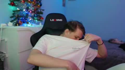 Snapshot of creedsweetie chatting on December 20, 2025, 4:58 pm CAT online show from December 20, 2025, 4:58 pm