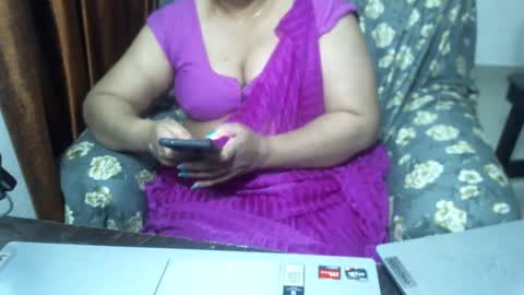 Snapshot of crezybhabihot chatting on January 30, 2025, 11:33 am Sonika69 online show from January 30, 2025, 11:33 am
