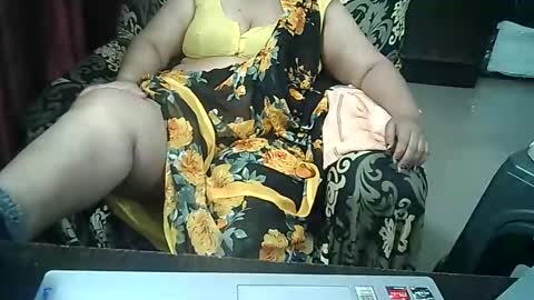 Snapshot of crezybhabihot chatting on September 23, 2025, 4:32 pm Sonika69 online show from September 23, 2025, 4:32 pm