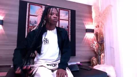 CriisBrown  online show from November 19, 2025, 11:21 am