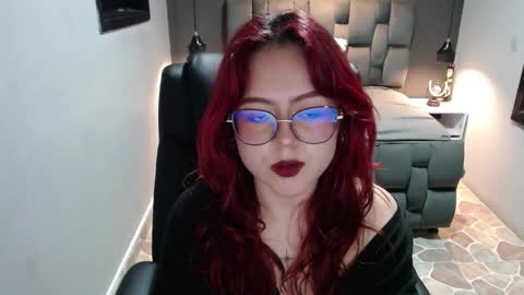 Snapshot of crimson_tati chatting on December 7, 2024, 8:11 am Tatiana online show from December 7, 2024, 8:11 am