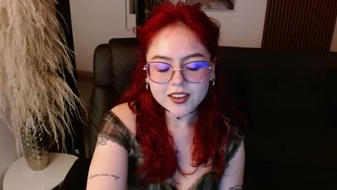 Snapshot of crimson_tati chatting on December 29, 2024, 6:14 am Tatiana online show from December 29, 2024, 6:14 am
