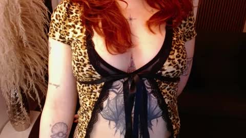 Snapshot of crimson_tati chatting on January 16, 2025, 7:28 am Tatiana online show from January 16, 2025, 7:28 am