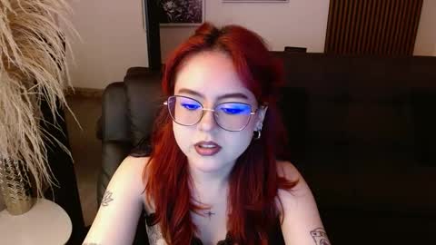 Snapshot of crimson_tati chatting on February 7, 2025, 3:45 am Tatiana online show from February 7, 2025, 3:45 am