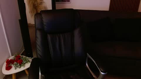 Snapshot of crimson_tati chatting on February 25, 2025, 6:14 am Tatiana online show from February 25, 2025, 6:14 am