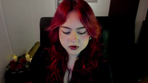 Snapshot of crimson_tati chatting on October 15, 2025, 4:12 am Tatiana online show from October 15, 2025, 4:12 am