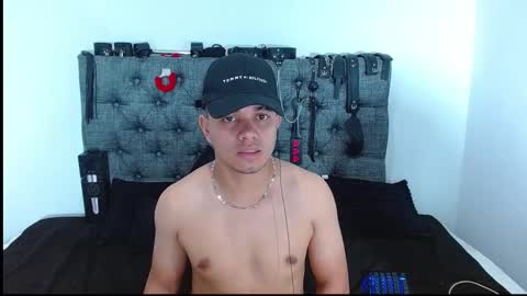 CRISANDMERY online show from February 17, 2025, 4:53 am