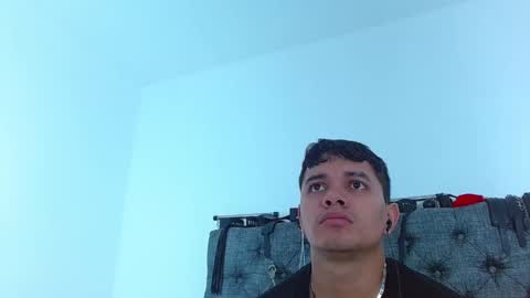 CRISANDMERY online show from March 4, 2025, 3:37 pm