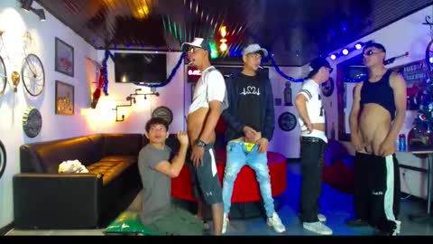 Snapshot of crismens chatting on December 13, 2025, 8:14 pm crismens online show from December 13, 2025, 8:14 pm