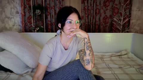 crissy_love online show from September 17, 2025, 9:38 pm