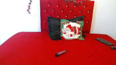 cristal541658 online show from December 4, 2025, 4:48 pm